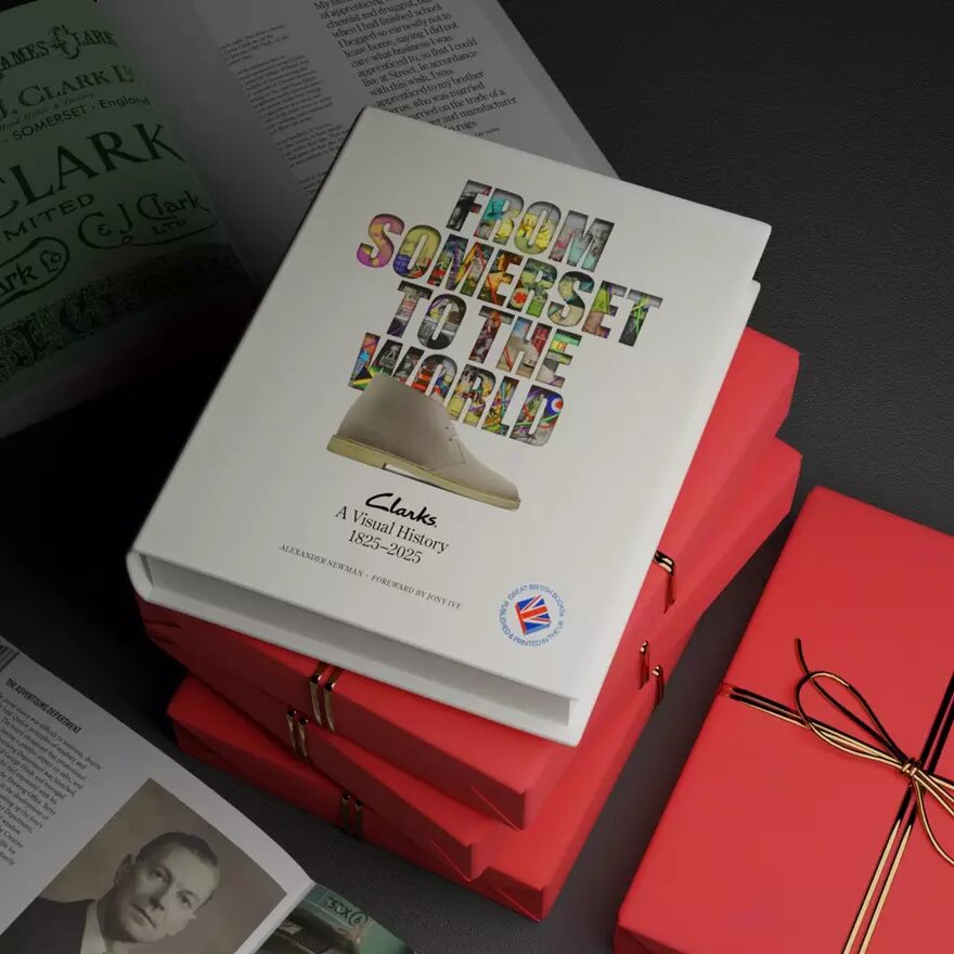 Dal Somerset al mondo: clarks, un libro di storia visiva 1825–2025 Dal Somerset al mondo: clarks, un libro di storia visiva 1825–2025
