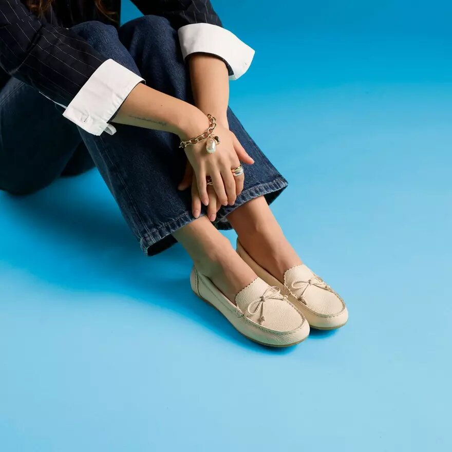 Mocassini da donna Elliotte Sail in pelle color crema Mocassini da donna Elliotte Sail in pelle color crema