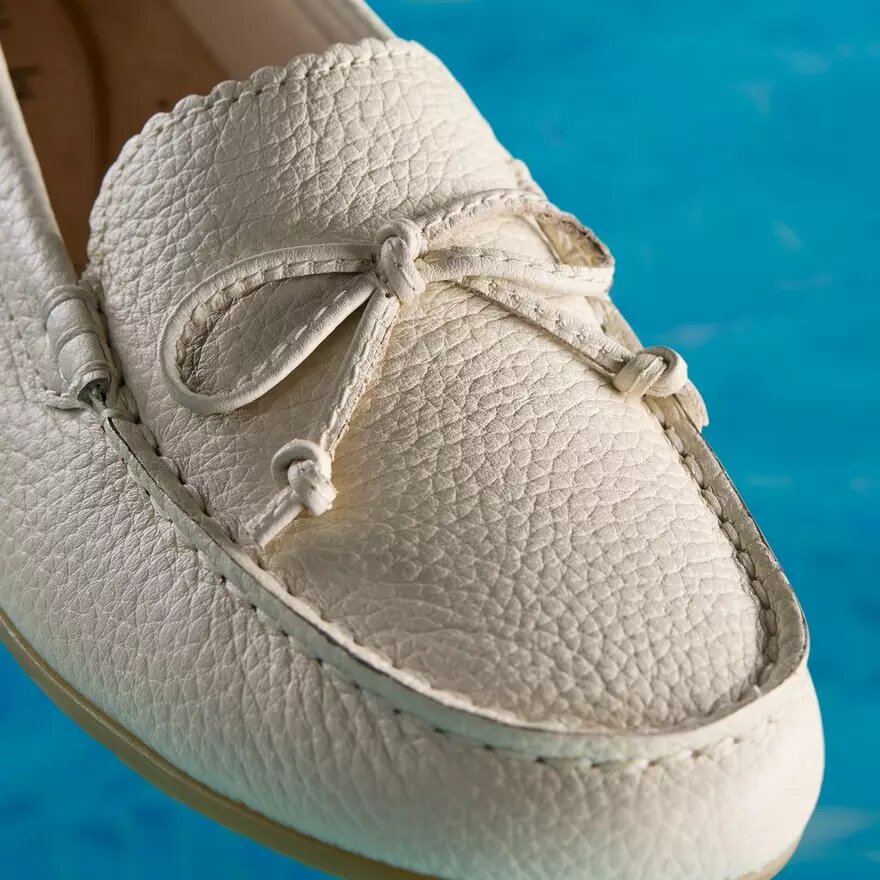 Mocassini da donna Elliotte Sail in pelle color crema Mocassini da donna Elliotte Sail in pelle color crema