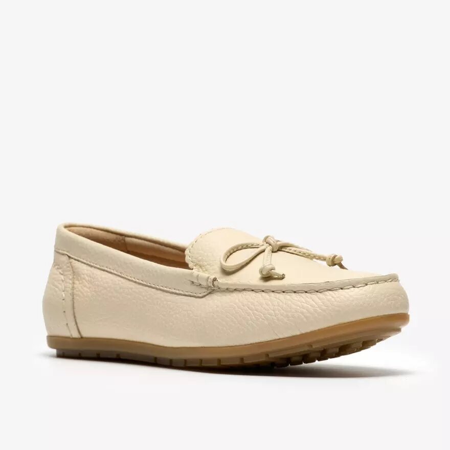 Mocassini da donna Elliotte Sail in pelle color crema Mocassini da donna Elliotte Sail in pelle color crema