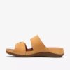 Sandali bassi da donna Cecily Step in nabuk color ocra chiaro Sandali bassi da donna Cecily Step in nabuk color ocra chiaro