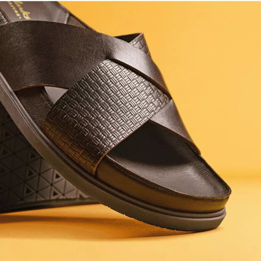 Sandali bassi da uomo Torford Cross in pelle marrone Sandali bassi da uomo Torford Cross in pelle marrone