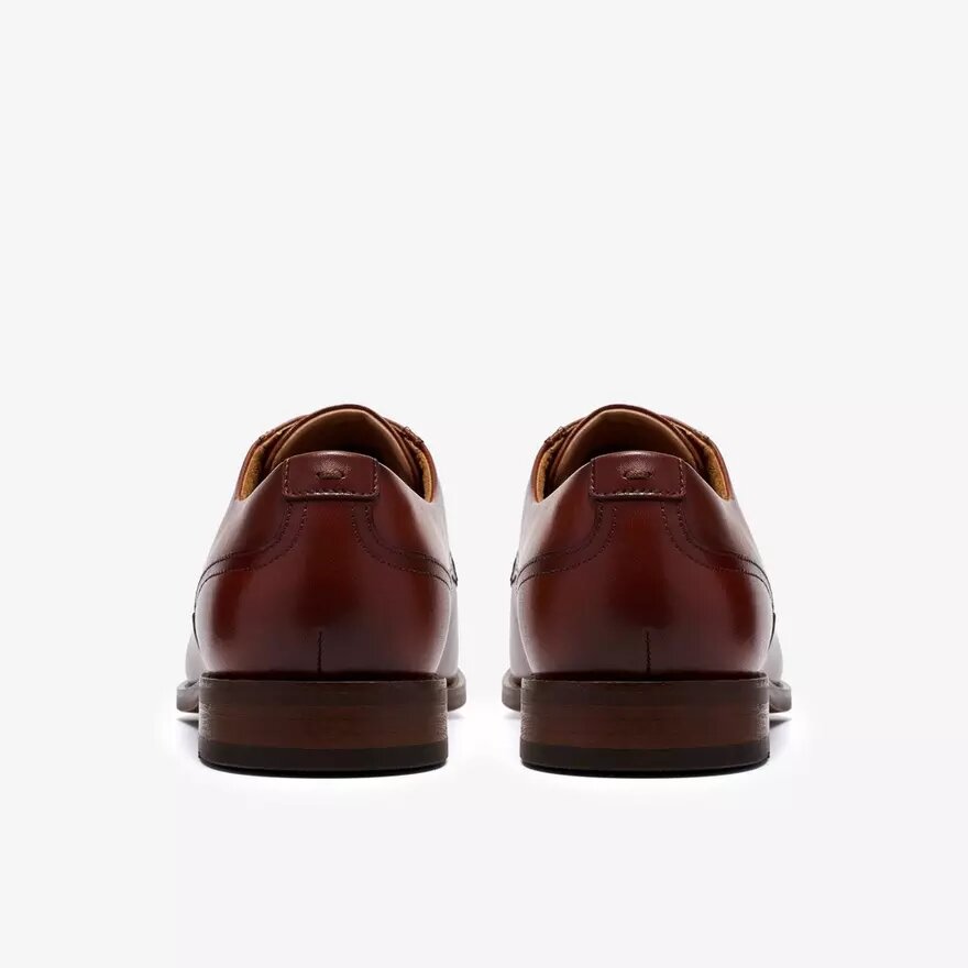 Scarpe brogue da uomo Bowburn in pelle marrone chiaro con lacci Scarpe brogue da uomo Bowburn in pelle marrone chiaro con lacci