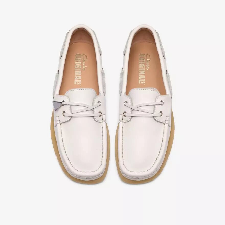 Scarpe da barca da donna Godney Boat in pelle martellata bianca Scarpe da barca da donna Godney Boat in pelle martellata bianca