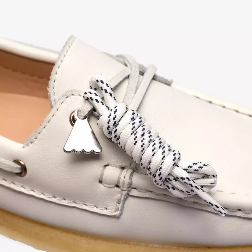 Scarpe da barca da donna Godney Boat in pelle martellata bianca Scarpe da barca da donna Godney Boat in pelle martellata bianca