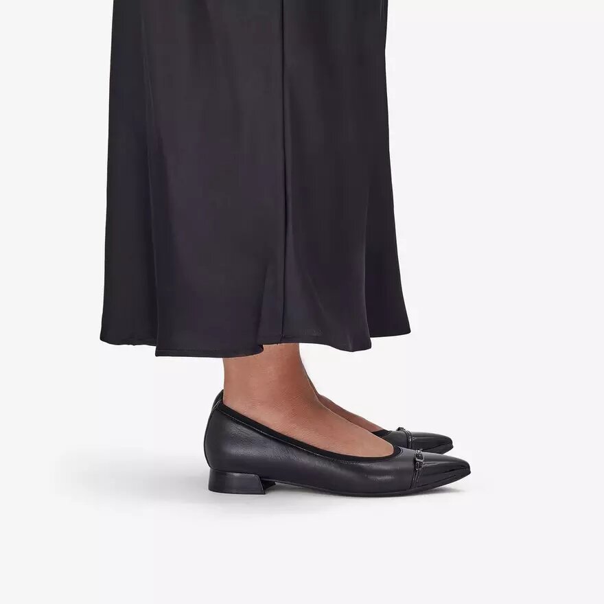 Scarpe da donna Natalyn in pelle nera scura Slip-on senza lacci Scarpe da donna Natalyn in pelle nera scura Slip-on senza lacci