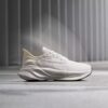 Scarpe da passeggio per donne Pace Walk bianche in stile athleisure Scarpe da passeggio per donne Pace Walk bianche in stile athleisure