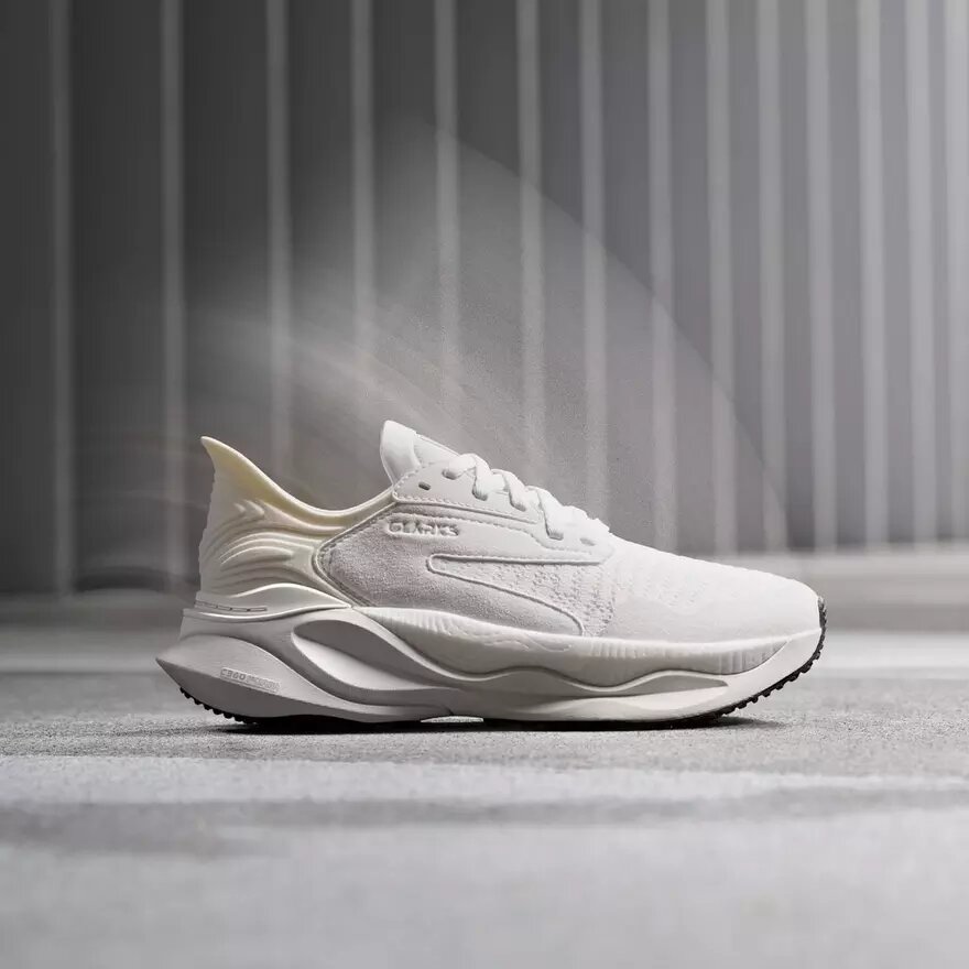 Scarpe da passeggio per donne Pace Walk bianche in stile athleisure Scarpe da passeggio per donne Pace Walk bianche in stile athleisure