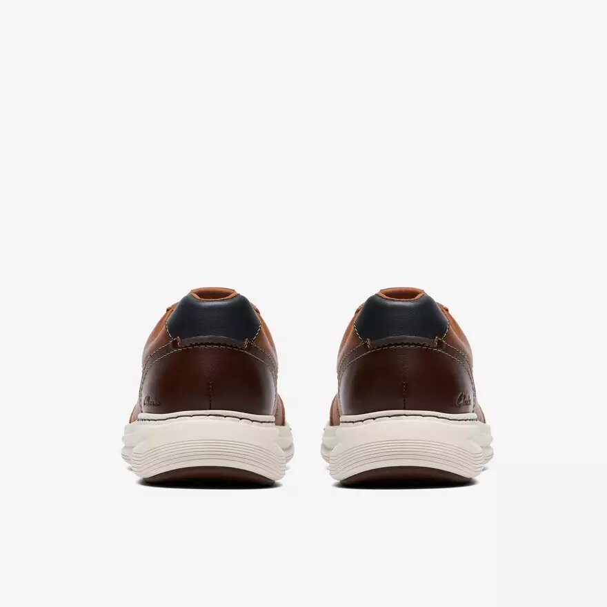 Scarpe da uomo Craftwell con lacci in pelle marrone chiaro Scarpe da uomo Craftwell con lacci in pelle marrone chiaro