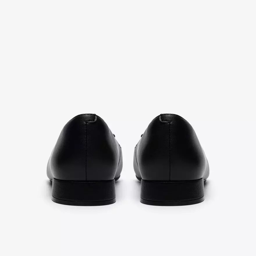 Scarpe slip-on da donna Natalyn Trim in pelle nera Scarpe slip-on da donna Natalyn Trim in pelle nera
