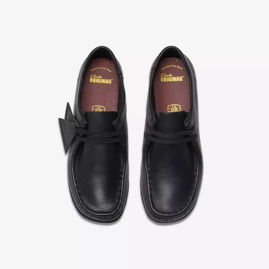 Scarpe Wallabee™ per bambini più grandi in pelle nera Scarpe Wallabee™ per bambini più grandi in pelle nera