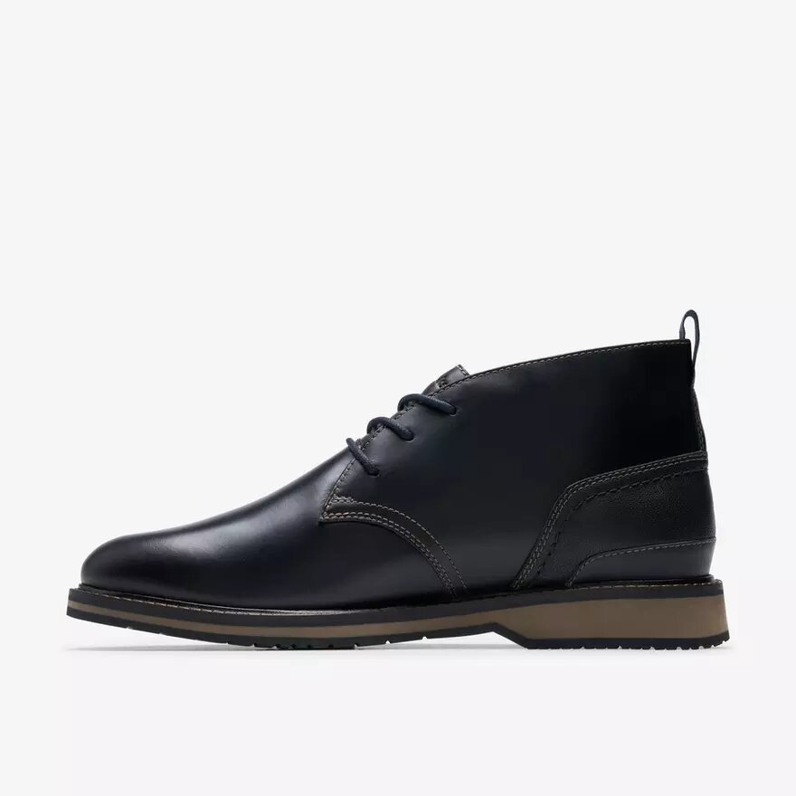 Stivaletti da uomo Monahan Chukka in pelle liscia nera Stivaletti da uomo Monahan Chukka in pelle liscia nera