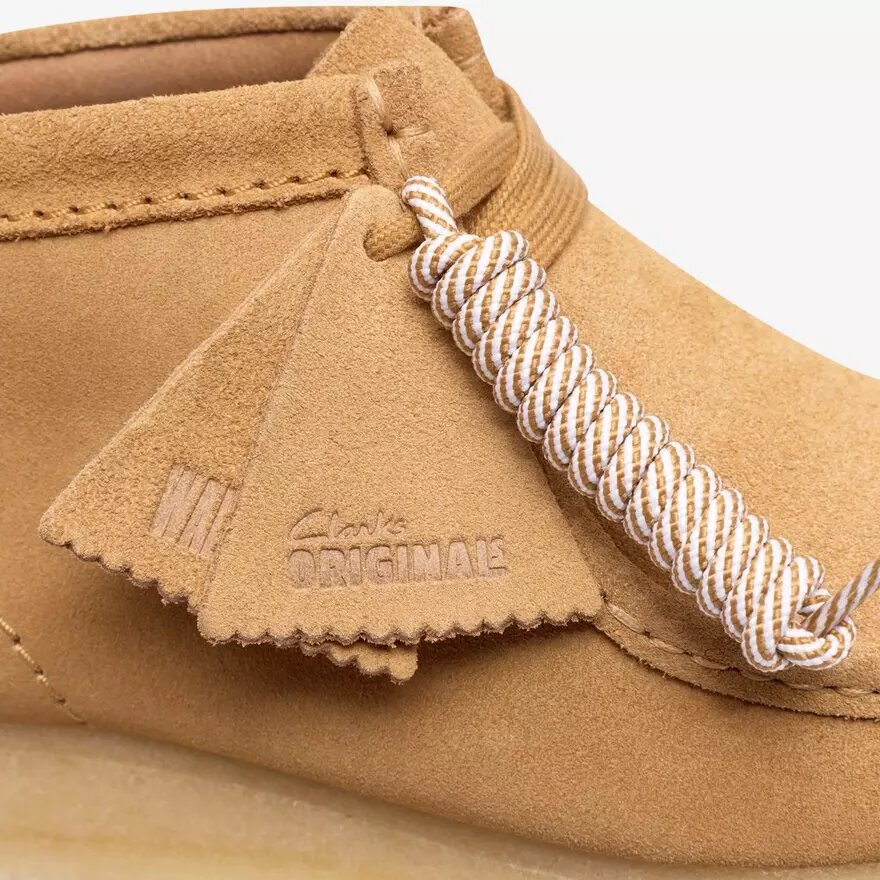 Stivali Wallabee da donna in pelle scamosciata color cuoio Stivali Wallabee da donna in pelle scamosciata color cuoio