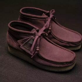 Stivali Wallabee da donna. Pelle scamosciata marrone rosato Stivali Wallabee da donna. Pelle scamosciata marrone rosato