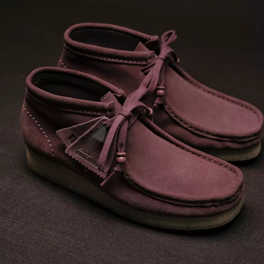 Stivali Wallabee da donna. Pelle scamosciata marrone rosato Stivali Wallabee da donna. Pelle scamosciata marrone rosato