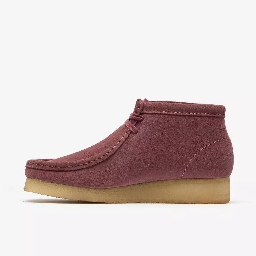 Stivali Wallabee da donna. Pelle scamosciata marrone rosato Stivali Wallabee da donna. Pelle scamosciata marrone rosato