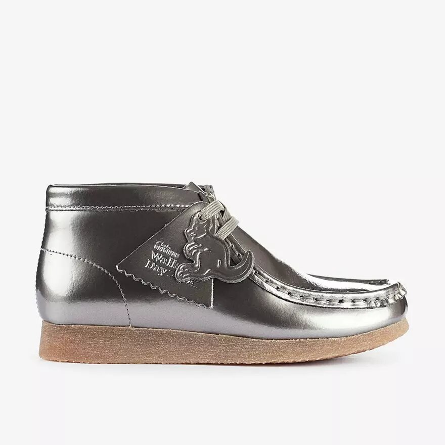 Stivali Wallabee da ragazzo Wallabees in vernice argentata per bambini più grandi Stivali Wallabee da ragazzo Wallabees in vernice argentata per bambini più grandi