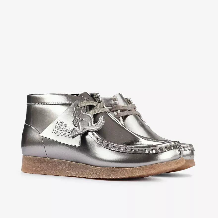 Stivali Wallabee da ragazzo Wallabees in vernice argentata per bambini più grandi Stivali Wallabee da ragazzo Wallabees in vernice argentata per bambini più grandi