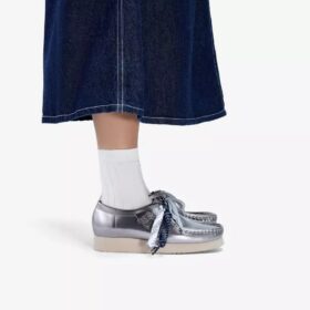 Wallabee 2604 da donna in vernice argentata