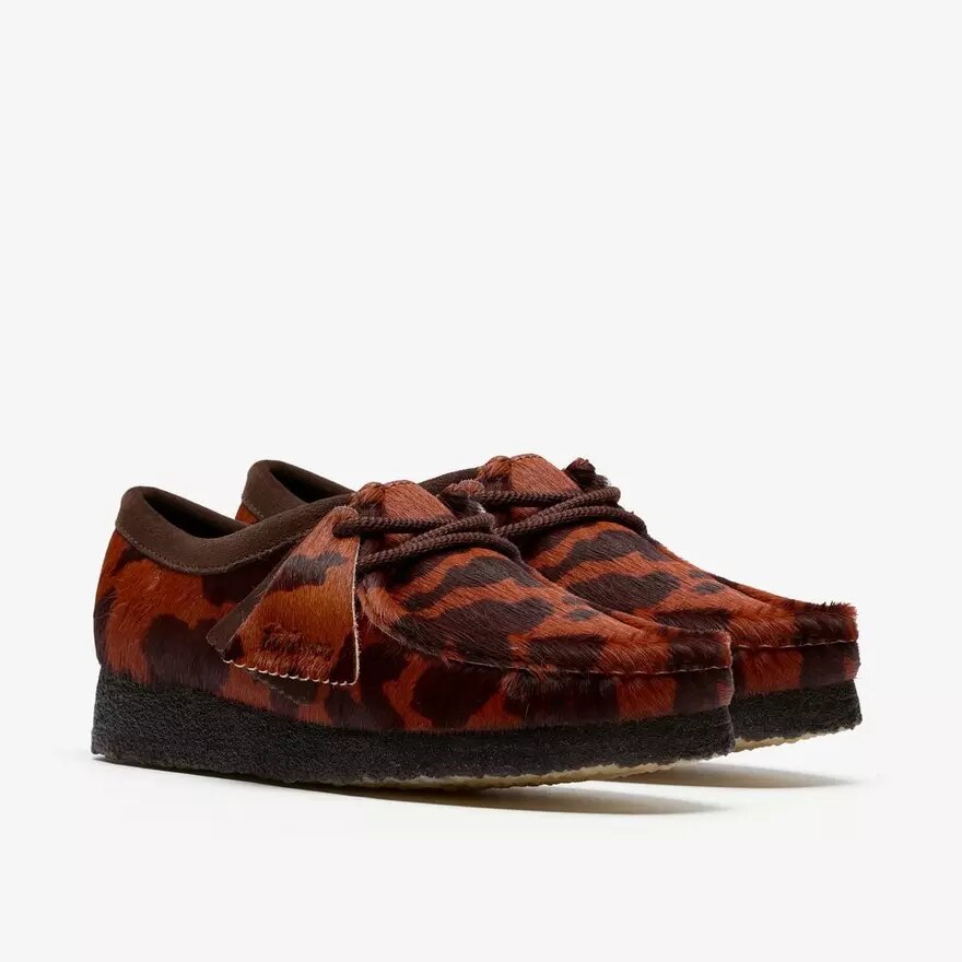 Wallabee da donna. Wallabee marroni con stampa bovina Wallabee da donna. Wallabee marroni con stampa bovina