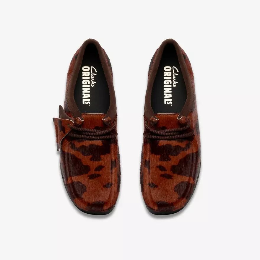 Wallabee da donna. Wallabee marroni con stampa bovina Wallabee da donna. Wallabee marroni con stampa bovina